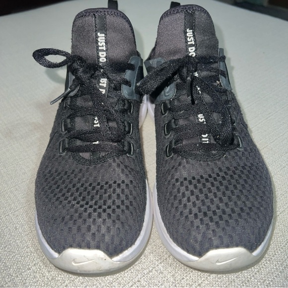 Nike Women's Air Max Bella TR 2 Training Shoes AQ7492-002 Black White Size 8 US - Picture 3 of 10